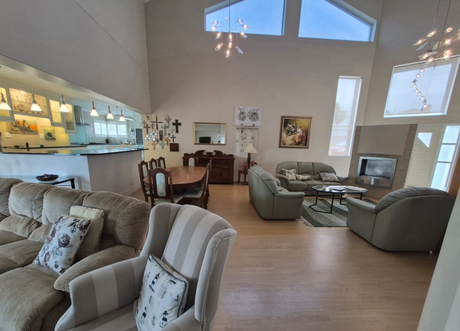 3 Bedroom Property for Sale in Boggomsbaai Western Cape